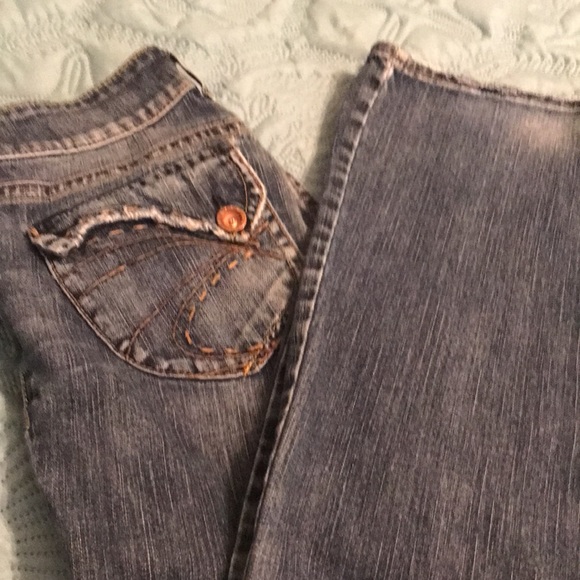 ❤️ (19) Ladies silver jeans, super unique, great pockets. Size 26 x 32 - Picture 5 of 10